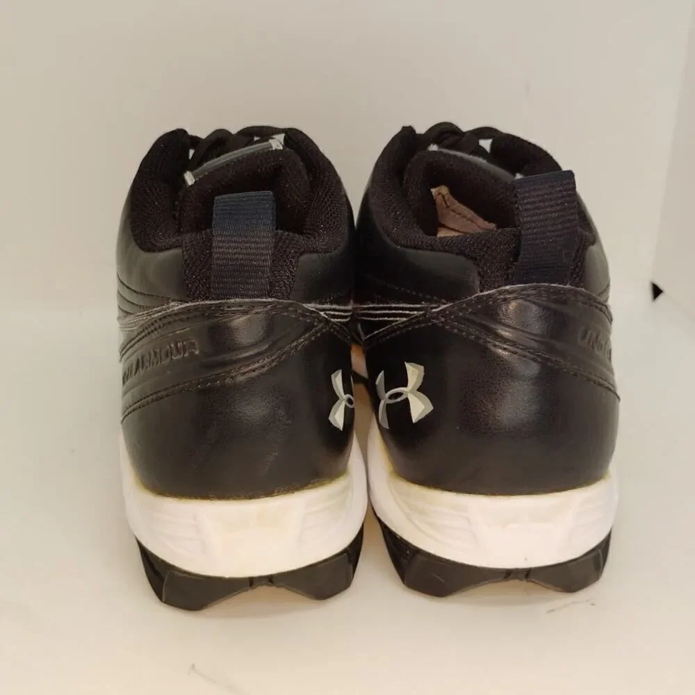 Under Armour Hammer Boys Pre-owned Black & White Sports Cleats - sz. 6Y
